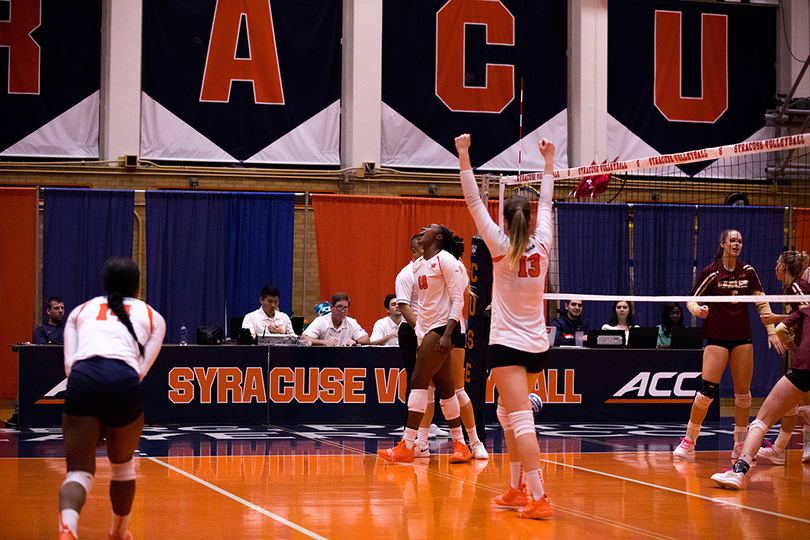 Syracuse dominates Virginia Tech in 4-set road win