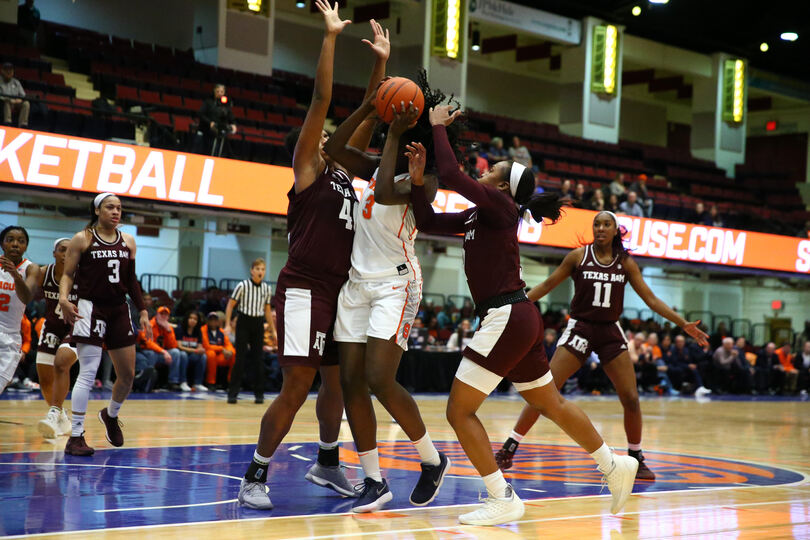 3rd quarter spurt keys No. 18 Syracuse’s win over No. 20 Texas A&#038;M