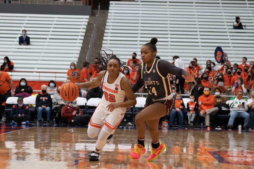 Teisha Hyman, Chrislyn Carr, press carry Syracuse to 20-5 run in 4th quarter