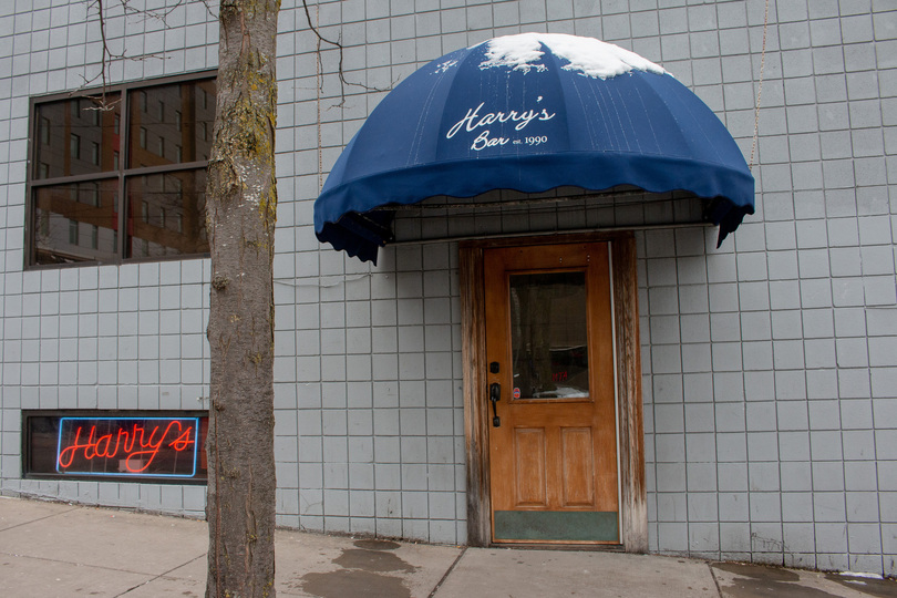 SU students grind through late, hectic nights working at Harry’s Bar