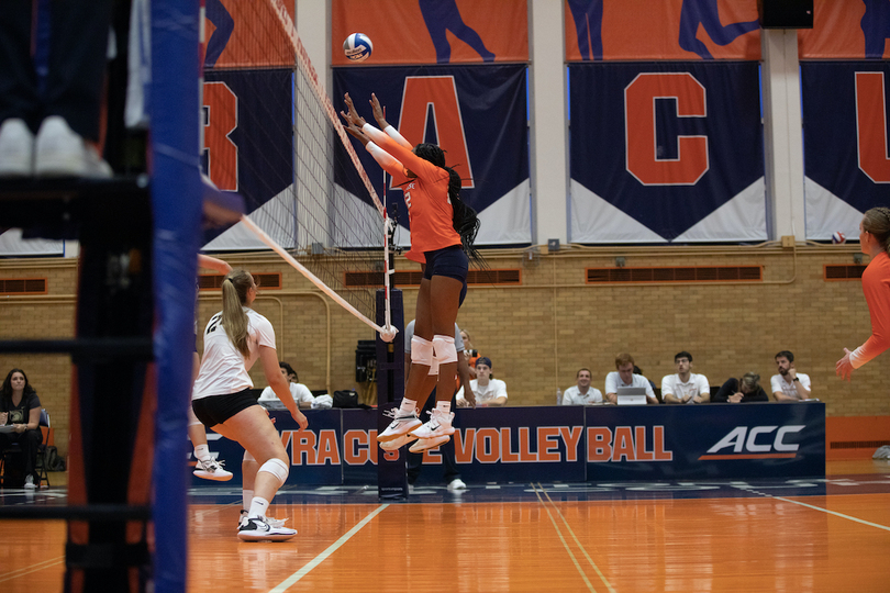 Syracuse struggles against Yale blocking unit in straight set defeat